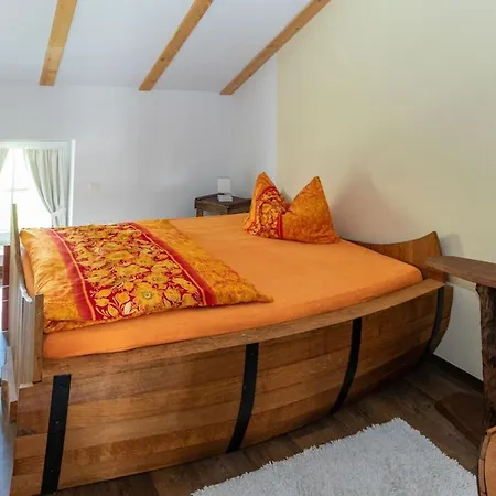 Obsttraeume Schlafen Im Weinfass Kolonie (Spree-Neisse)