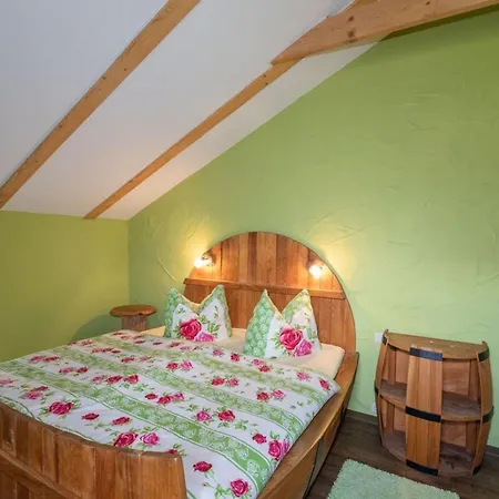 Obsttraeume Schlafen Im Weinfass * Kolonie (Spree-Neisse)