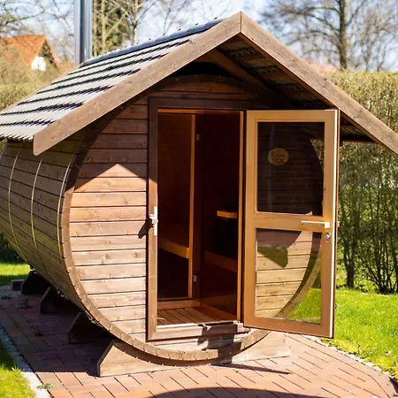 Obsttraeume Schlafen Im Weinfass *